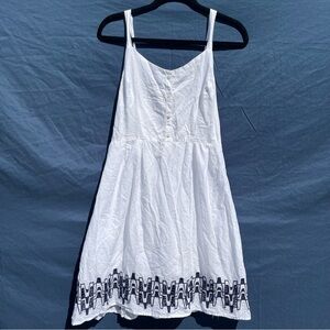 100% Cotton Old Navy Medium White Embroidered Hem Sundress mini natural fibers